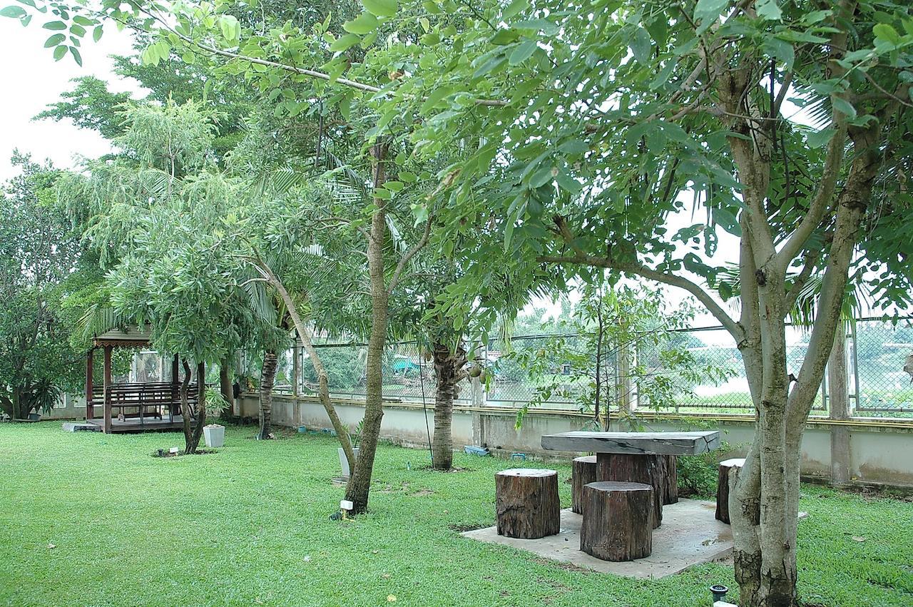 Thararin Villa Ban Doem Bang Esterno foto
